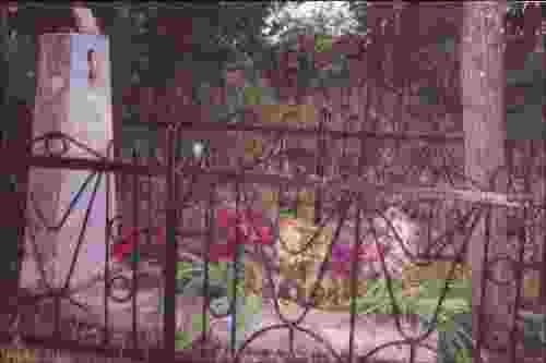 Воинское захоронение (могила летчиков)